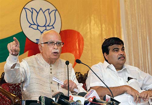 18 अक्टूबर 2011: तस्वीरों में देखें दिनभर की बड़ी खबरें  | पढ़ें