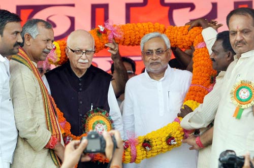 11 अक्टूबर 2011: तस्वीरों में देखें दिनभर की बड़ी खबरें | पढ़ें