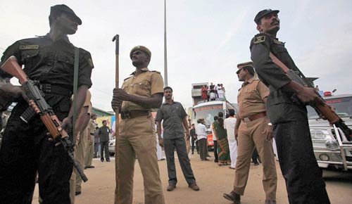 28 अक्‍टूबर 2011: तस्वीरों में देखें दिनभर की बड़ी खबरें | पढ़ें