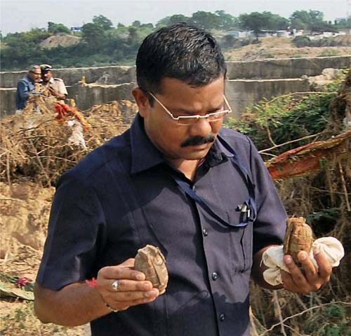 17 अक्टूबर 2011: तस्वीरों में देखें दिनभर की बड़ी खबरें | पढ़ें