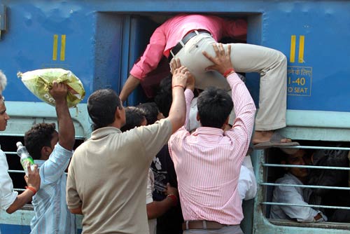 30 अक्‍टूबर 2011: तस्वीरों में देखें दिनभर की बड़ी खबरें | पढ़ें