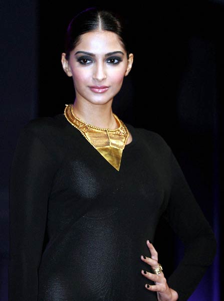 14 अक्टूबर 2011: तस्वीरों में देखें दिनभर की बड़ी खबरें | पढ़ें