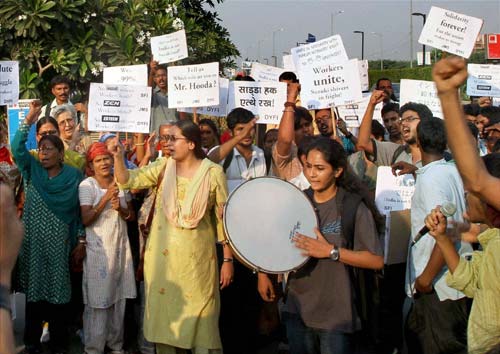 17 अक्टूबर 2011: तस्वीरों में देखें दिनभर की बड़ी खबरें | पढ़ें