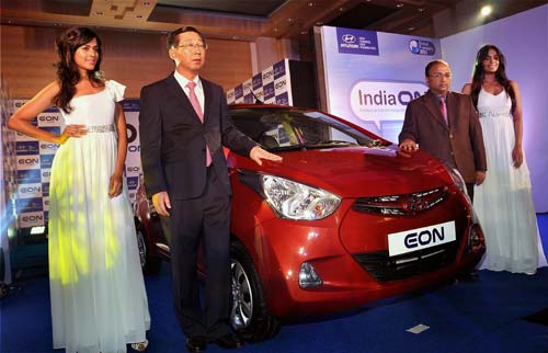 17 अक्टूबर 2011: तस्वीरों में देखें दिनभर की बड़ी खबरें | पढ़ें