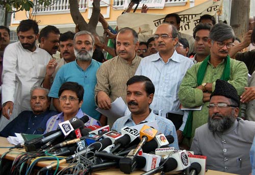 29 अक्‍टूबर 2011: तस्वीरों में देखें दिनभर की बड़ी खबरें | पढ़ें