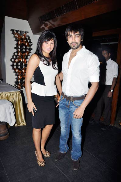 ओपा रेस्‍टोरेंट के लॉन्‍च के मौके पर सितारे | हॉट फोटोशूट