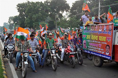 10 अक्टूबर 2011: तस्वीरों में देखें दिनभर की बड़ी खबरें | पढ़ें