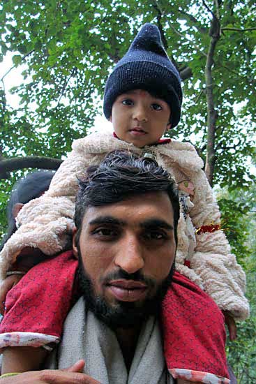 चलो बुलावा आया है, माता ने बुलाया है... | विशेष कवरेज