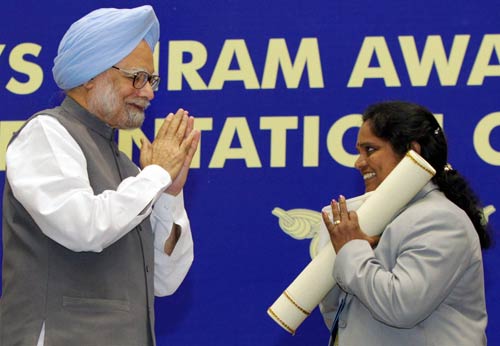 13 अक्टूबर 2011: तस्वीरों में देखें दिनभर की बड़ी खबरें | पढ़ें