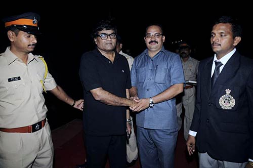 जब पुलिस पार्टी में जुटे सितारे... | हसीनों के जलवे