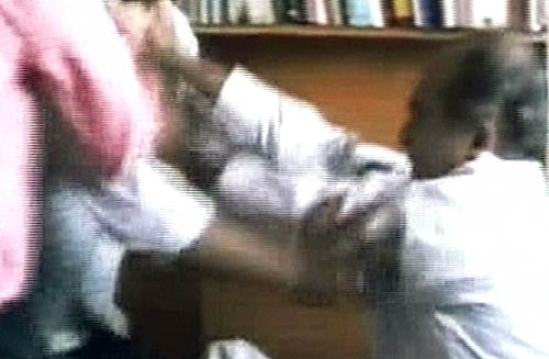 तस्‍वीरों में देखें प्रशांत भूषण से मारपीट