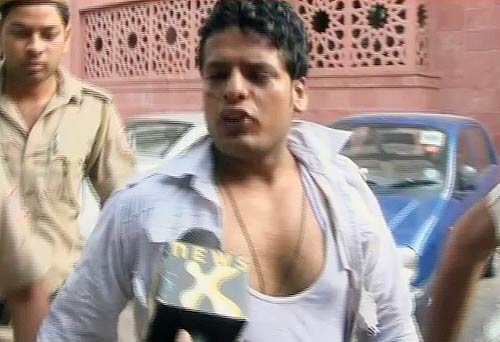 तस्‍वीरों में देखें प्रशांत भूषण से मारपीट