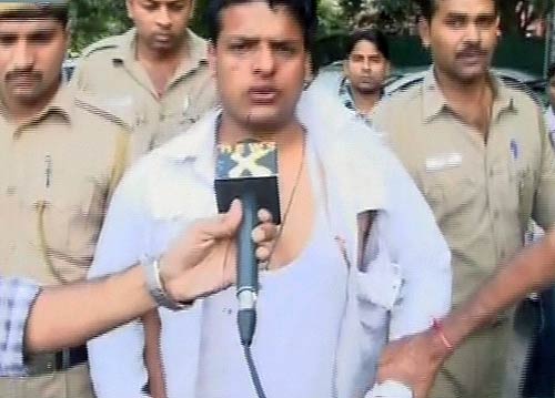 तस्‍वीरों में देखें प्रशांत भूषण से मारपीट