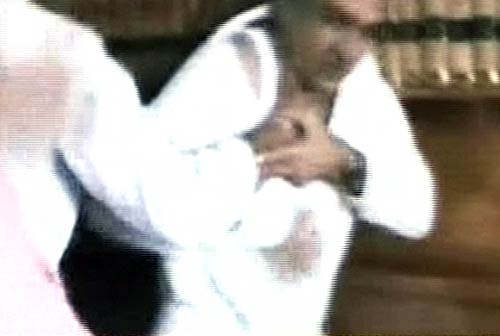 तस्‍वीरों में देखें प्रशांत भूषण से मारपीट