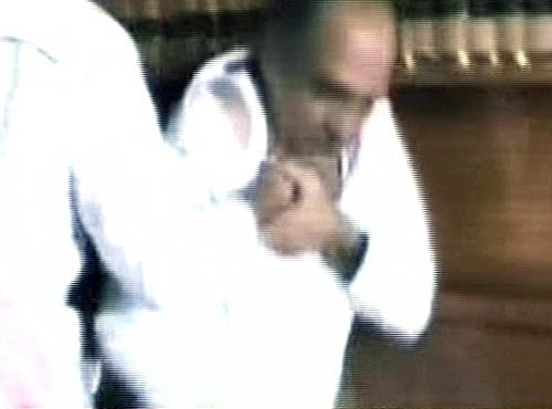 तस्‍वीरों में देखें प्रशांत भूषण से मारपीट