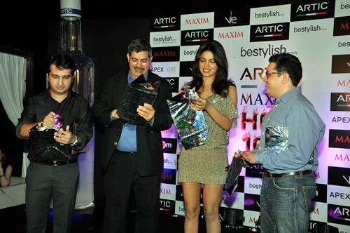 'देसी गर्ल' प्रियंका का हॉट अवतार | प्रियंका की अदा