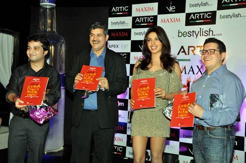 'देसी गर्ल' प्रियंका का हॉट अवतार | प्रियंका की अदा