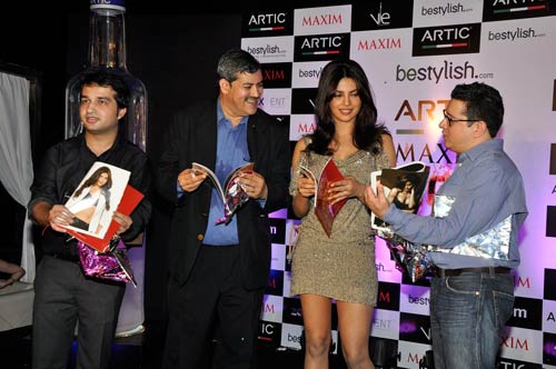 'देसी गर्ल' प्रियंका का हॉट अवतार | प्रियंका की अदा