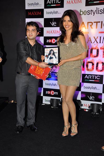 'देसी गर्ल' प्रियंका का हॉट अवतार | प्रियंका की अदा