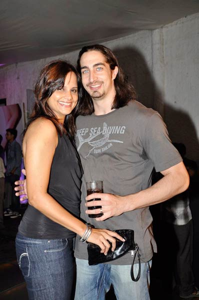 'देसी गर्ल' प्रियंका का हॉट अवतार | प्रियंका की अदा