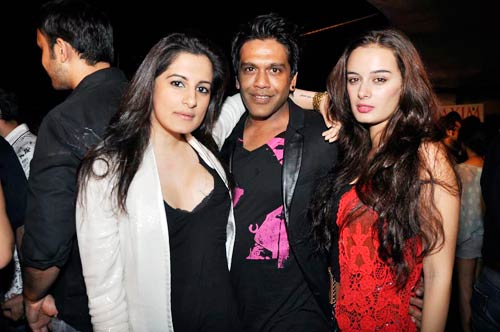 'देसी गर्ल' प्रियंका का हॉट अवतार | प्रियंका की अदा