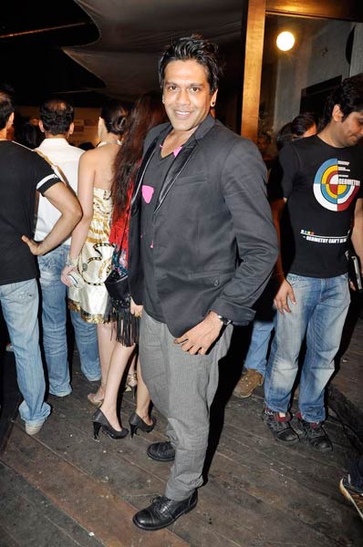 'देसी गर्ल' प्रियंका का हॉट अवतार | प्रियंका की अदा