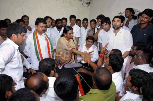 9 अक्‍टूबर 2011: तस्‍वीरों में देखें दिनभर की बड़ी खबरें | पढ़ें