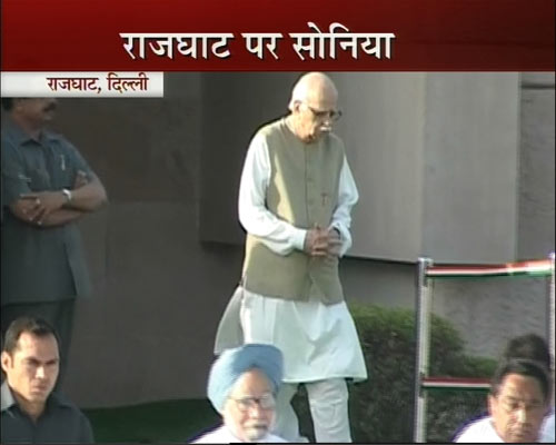 प्रधानमंत्री, सोनिया और आडवाणी ने दी बापू को श्रद्धांजलि