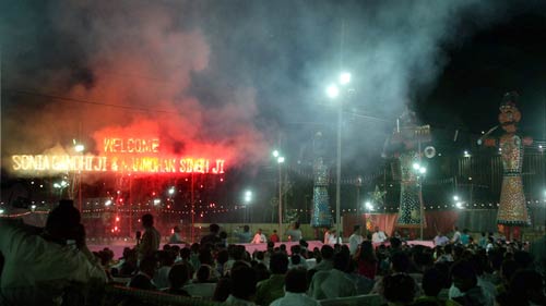 6 अक्‍टूबर 2011: तस्‍वीरों में देखें दिनभर की बड़ी खबरें | पढ़ें