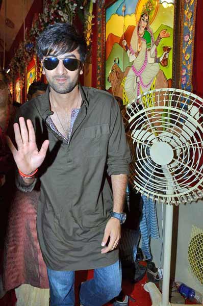 सिनेमा जगत के दिग्‍गजों की दुर्गापूजा...। विशेष कवरेज