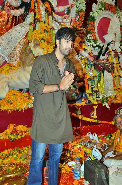 सिनेमा जगत के दिग्‍गजों की दुर्गापूजा...। विशेष कवरेज