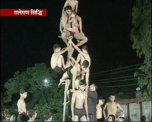 6 अक्‍टूबर 2011: तस्‍वीरों में देखें दिनभर की बड़ी खबरें | पढ़ें