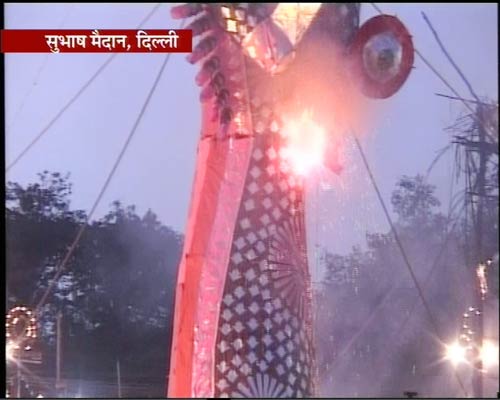 देखें कैसे हुआ बुराई के प्रतीक रावण का दहन