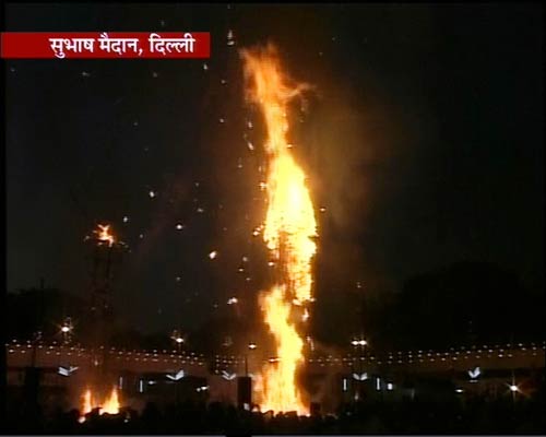 देखें कैसे हुआ बुराई के प्रतीक रावण का दहन