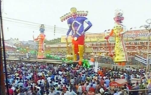 देखें कैसे हुआ बुराई के प्रतीक रावण का दहन