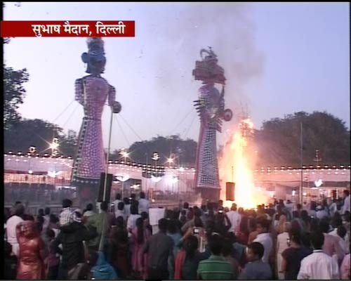 देखें कैसे हुआ बुराई के प्रतीक रावण का दहन