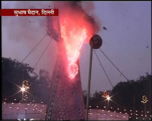 देखें कैसे हुआ बुराई के प्रतीक रावण का दहन