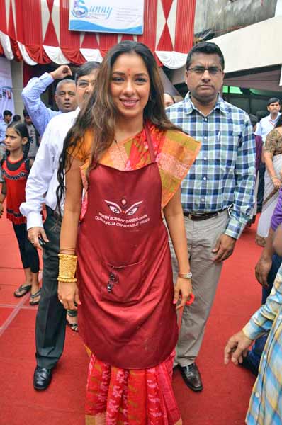 सिनेमा जगत के दिग्‍गजों की दुर्गापूजा...। विशेष कवरेज