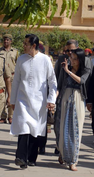 भूटान का शाही दंपति हनीमून मनाने जयपुर पहुंचा