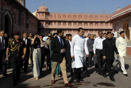 भूटान का शाही दंपति हनीमून मनाने जयपुर पहुंचा