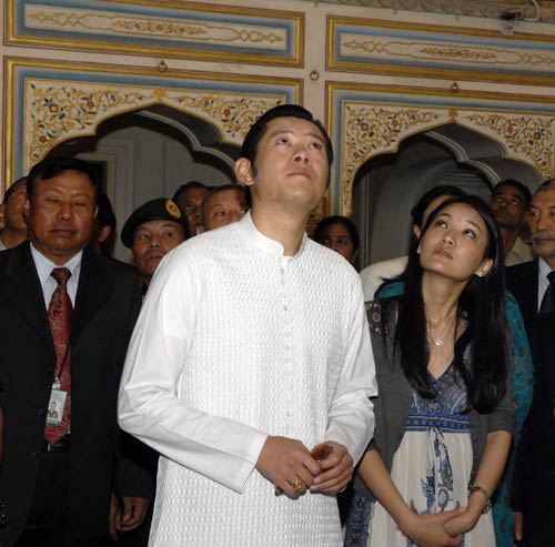 भूटान का शाही दंपति हनीमून मनाने जयपुर पहुंचा