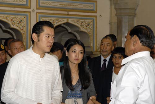 भूटान का शाही दंपति हनीमून मनाने जयपुर पहुंचा