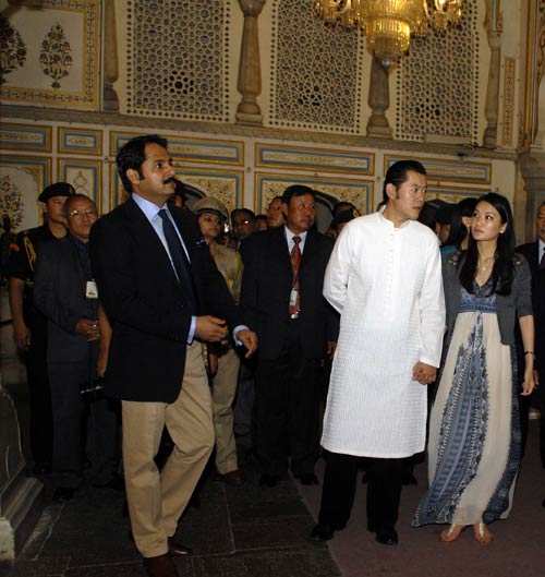 भूटान का शाही दंपति हनीमून मनाने जयपुर पहुंचा