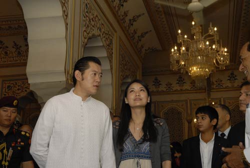 भूटान का शाही दंपति हनीमून मनाने जयपुर पहुंचा