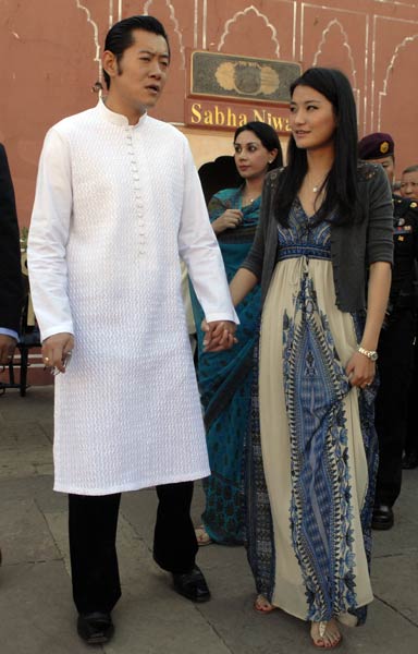 भूटान का शाही दंपति हनीमून मनाने जयपुर पहुंचा