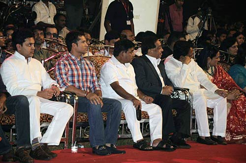 जब पुलिस पार्टी में जुटे सितारे... | हसीनों के जलवे