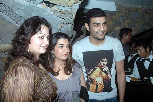 'साहेब, बीवी और गैंगस्‍टर' की सक्‍सेस पार्टी...| हॉट माही गिल