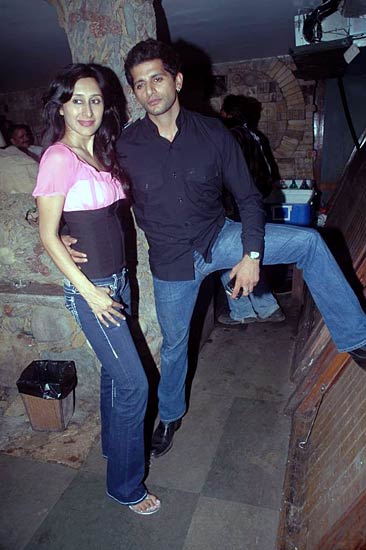 'साहेब, बीवी और गैंगस्‍टर' की सक्‍सेस पार्टी...| हॉट माही गिल