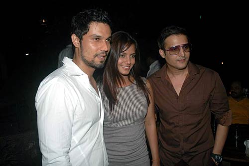 'साहेब, बीवी और गैंगस्‍टर' की सक्‍सेस पार्टी...| हॉट माही गिल