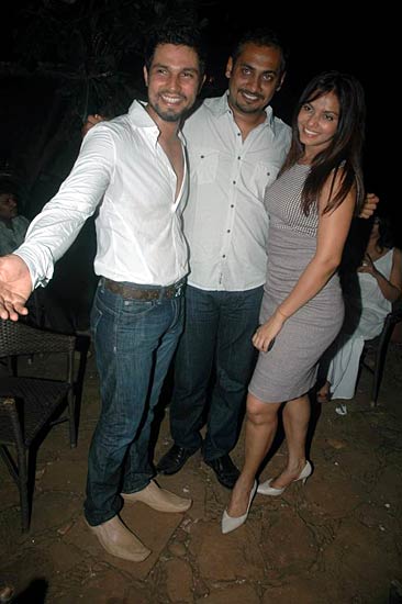 'साहेब, बीवी और गैंगस्‍टर' की सक्‍सेस पार्टी...| हॉट माही गिल